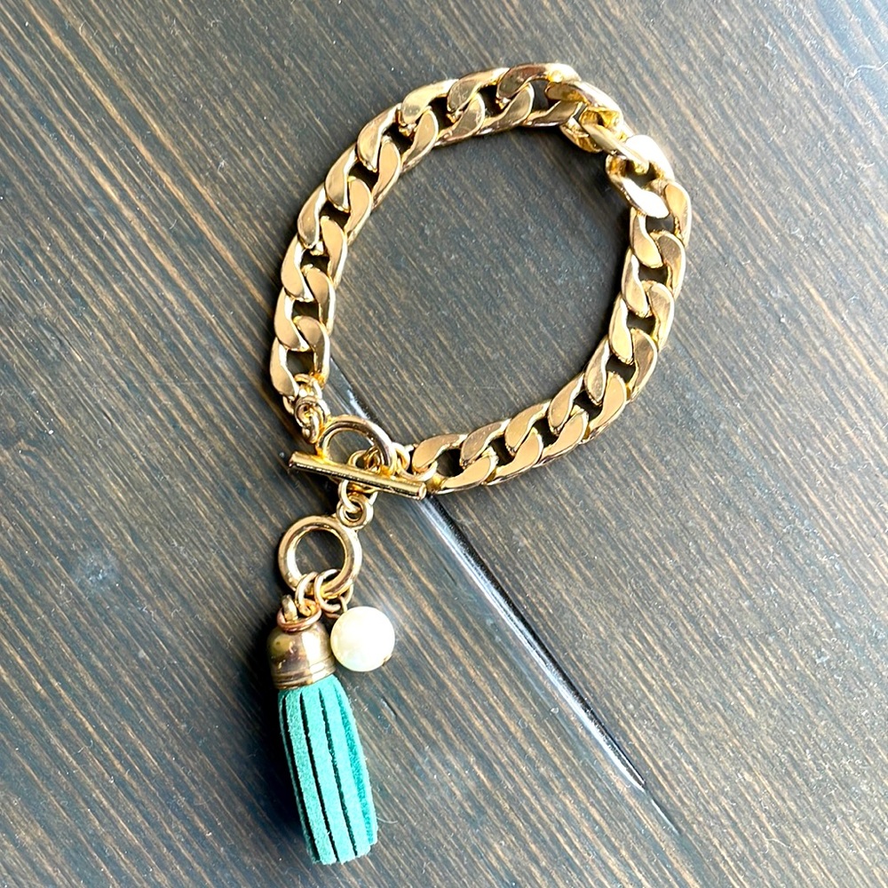 Gold chain link bracelet with Pearl and Green Tassel